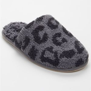 BAREFOOT DREAMS CozyChic In The Wild Slipper